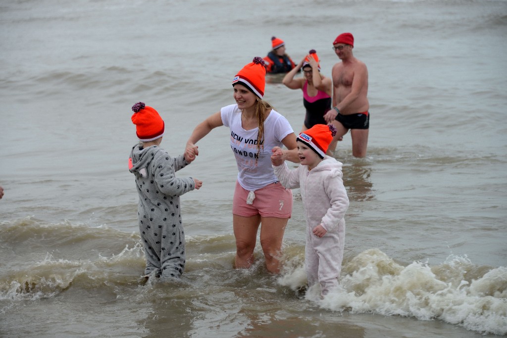 ../Images/Nieuwjaarsduik Noordwijk 2020 130.jpg